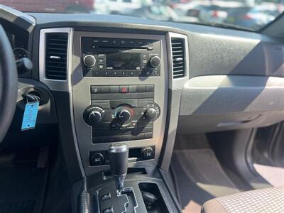 2010 Jeep Grand Cherokee Laredo   - Photo 15 - Mine Hill, NJ 07803
