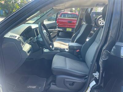 2010 Jeep Grand Cherokee Laredo   - Photo 14 - Mine Hill, NJ 07803