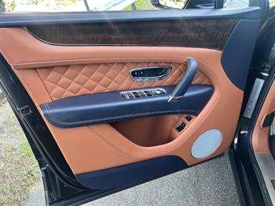 2017 Bentley Bentayga W12   - Photo 17 - Marlborough, MA 01752