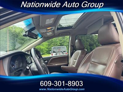 2015 Toyota Sienna Limited 7-Passenger   - Photo 11 - East Windsor, NJ 08520