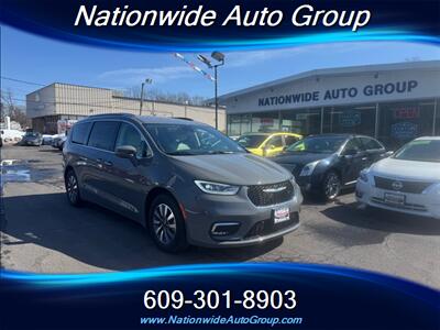 2021 Chrysler Pacifica Touring L  Hybrid - Photo 3 - East Windsor, NJ 08520