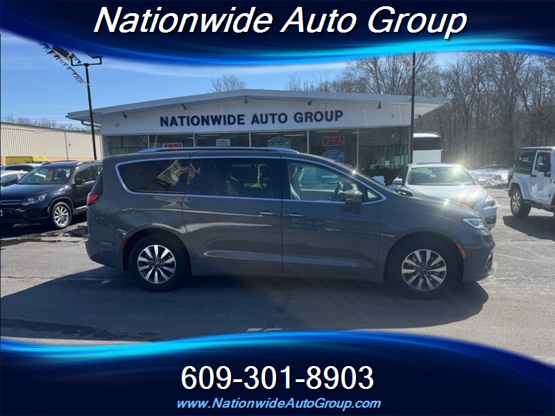 2021 Chrysler Pacifica Touring L  Hybrid