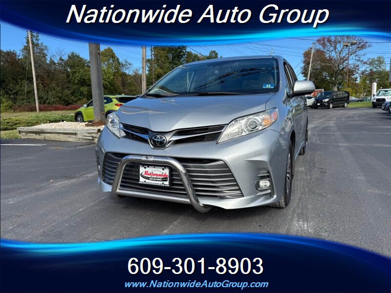 2020 Toyota Sienna XLE photo 2