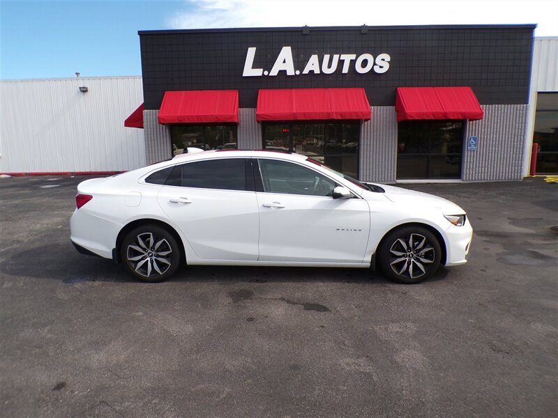 2018 Chevrolet Malibu LT   - Photo 1 - Omaha, NE 68127