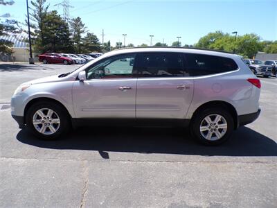 2010 Chevrolet Traverse LT   - Photo 2 - Omaha, NE 68127