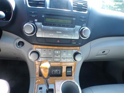 2009 Toyota Highlander Hybrid Limited   - Photo 6 - Omaha, NE 68127