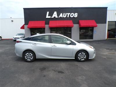 2017 Toyota Prius Three   - Photo 1 - Omaha, NE 68127