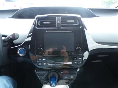 2017 Toyota Prius Three   - Photo 6 - Omaha, NE 68127