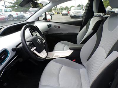 2017 Toyota Prius Three   - Photo 7 - Omaha, NE 68127