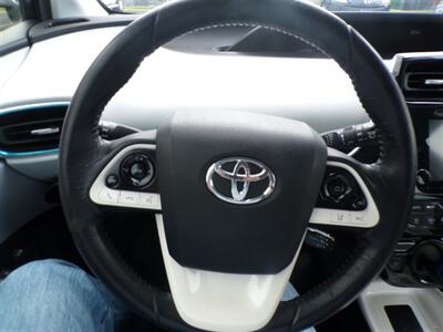 2017 Toyota Prius Three   - Photo 5 - Omaha, NE 68127