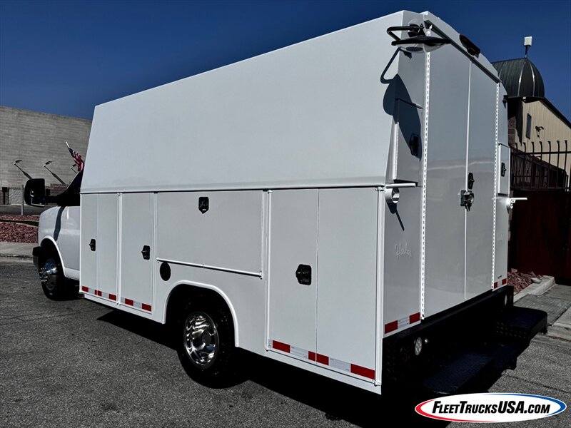 2017 Chevrolet Express 3500  w/ Walk In Knapheide KUV