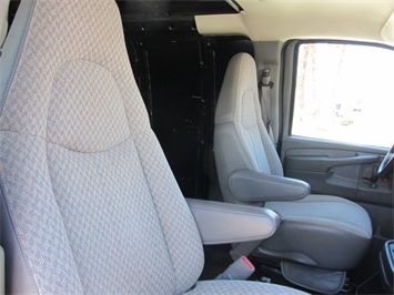 2005 Chevrolet Express G2500 Cargo Van   - Photo 27 - Las Vegas, NV 89103