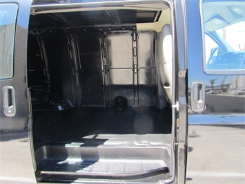 2005 Chevrolet Express G2500 Cargo Van   - Photo 32 - Las Vegas, NV 89103