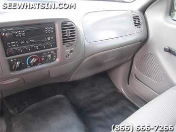 2001 Ford F-150 XL, F150, F-150, 8 Foot Fleet Side Bed, Long Bed   - Photo 18 - Las Vegas, NV 89103