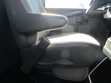 2004 Chevrolet Express 3500 Cargo   - Photo 34 - Las Vegas, NV 89103