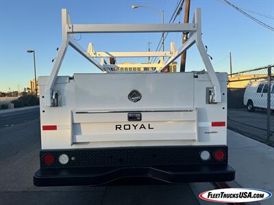 2015 Chevrolet Silverado 2500 4WD Crew Cab w/ Enclosed Telescopic Utility  Service Body Truck - Photo 9 - Las Vegas, NV 89103