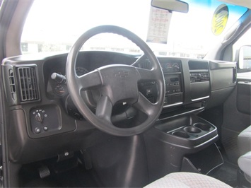 2005 Chevrolet Express 2500 Cargo   - Photo 33 - Las Vegas, NV 89103