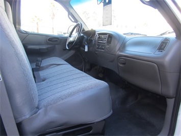 2001 Ford F-150 XL, F150, F-150, 8 Foot Fleet Side Bed, Long Bed   - Photo 17 - Las Vegas, NV 89103