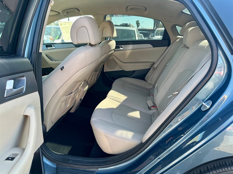 2016 Hyundai Sonata SE   - Photo 11 - Ridgecrest, CA 93555
