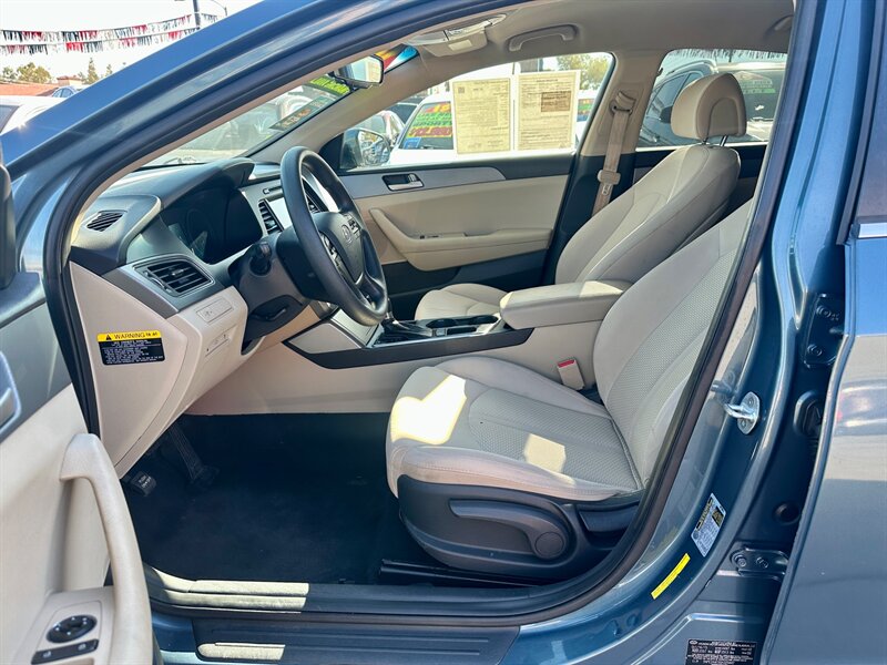2016 Hyundai Sonata SE   - Photo 10 - Ridgecrest, CA 93555