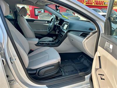 2016 Hyundai SONATA SE   - Photo 12 - Ridgecrest, CA 93555