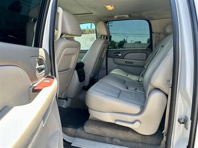 2009 Chevrolet Suburban LT   - Photo 12 - Ridgecrest, CA 93555
