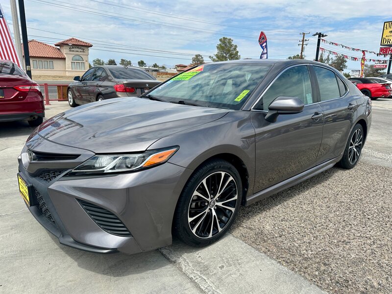 2019 Toyota Camry SE  