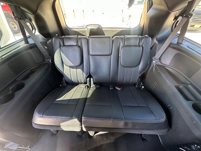 2015 Chrysler Town & Country S   - Photo 11 - Ridgecrest, CA 93555