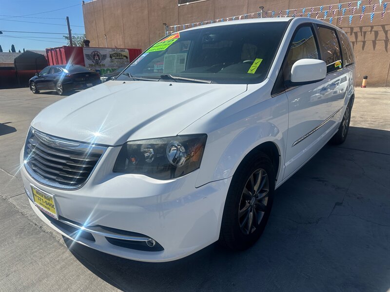 2015 Chrysler Town and Country S