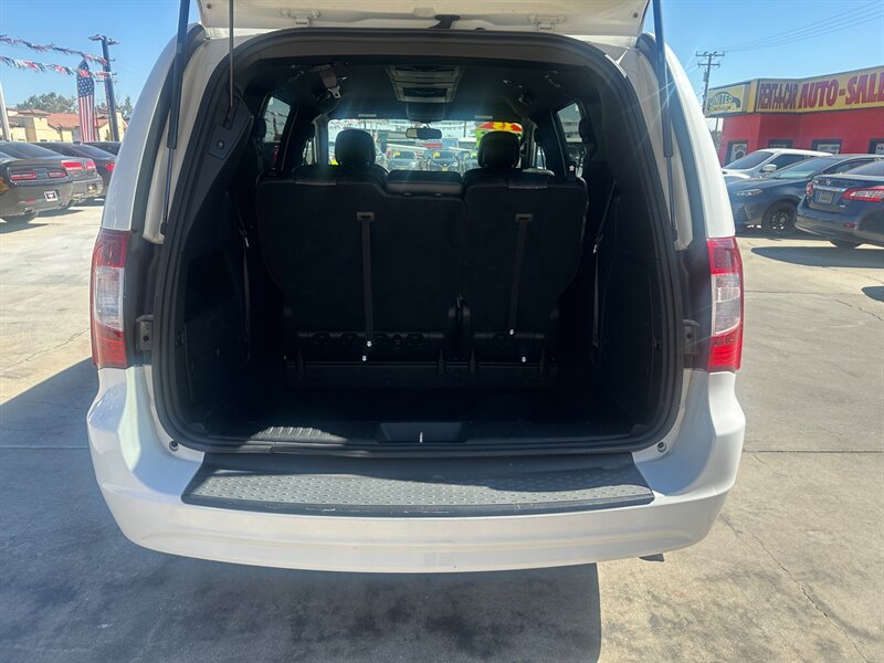 2015 Chrysler Town & Country S   - Photo 6 - Ridgecrest, CA 93555