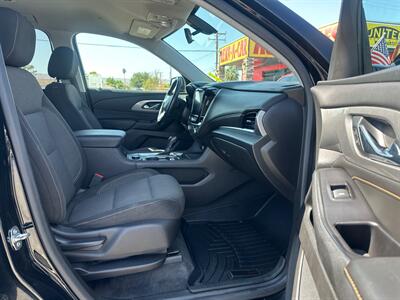 2019 Chevrolet Traverse LT Cloth   - Photo 13 - Ridgecrest, CA 93555