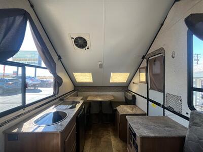 2018 FOREST RIVER ROCKWOOD A213HW   - Photo 6 - Ridgecrest, CA 93555
