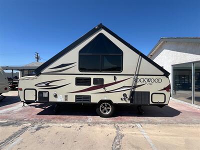 2018 FOREST RIVER ROCKWOOD A213HW   - Photo 3 - Ridgecrest, CA 93555