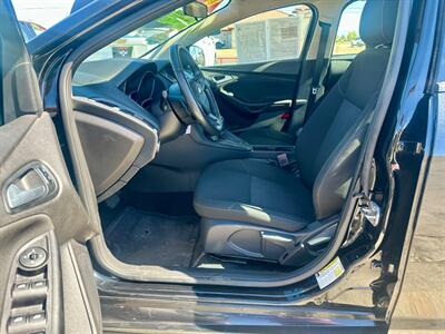 2015 Ford Focus SE   - Photo 12 - Ridgecrest, CA 93555