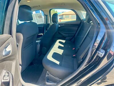 2015 Ford Focus SE   - Photo 13 - Ridgecrest, CA 93555