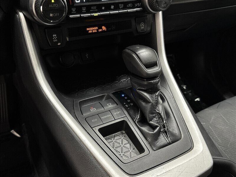 2020 Toyota RAV4 XLE - Photo 32 - Laurel, MD 20724