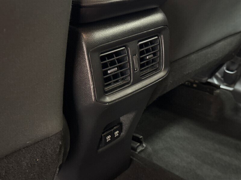2020 Toyota RAV4 XLE - Photo 16 - Laurel, MD 20724