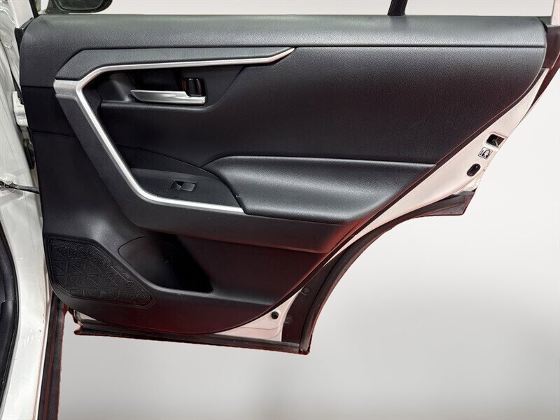 2020 Toyota RAV4 XLE - Photo 19 - Laurel, MD 20724