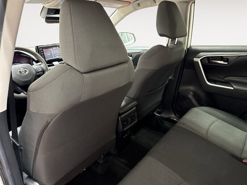 2020 Toyota RAV4 XLE - Photo 15 - Laurel, MD 20724