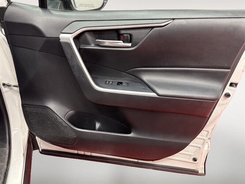 2020 Toyota RAV4 XLE - Photo 21 - Laurel, MD 20724