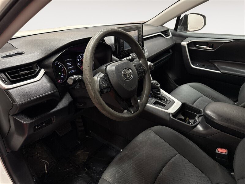 2020 Toyota RAV4 XLE - Photo 11 - Laurel, MD 20724