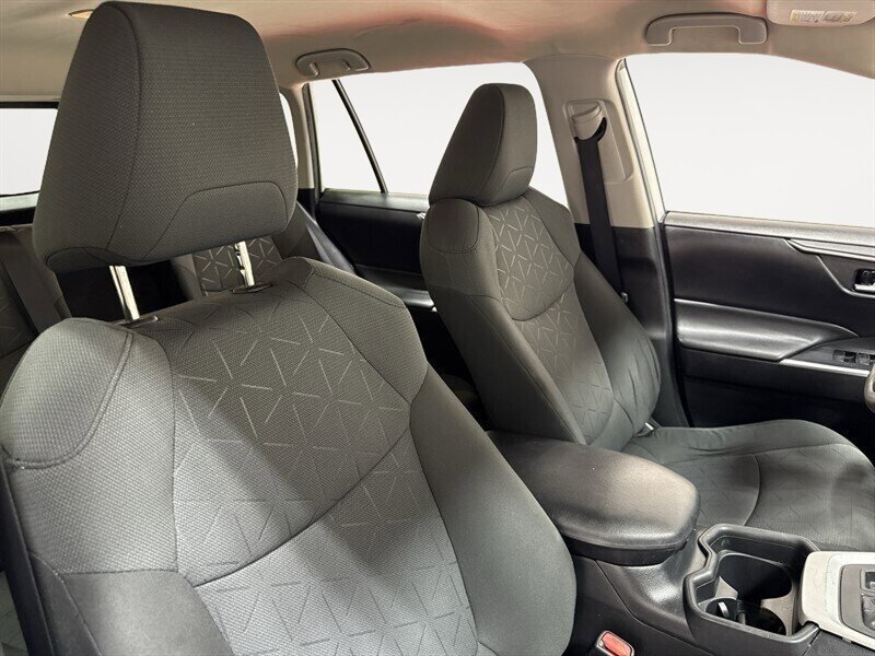 2020 Toyota RAV4 XLE - Photo 24 - Laurel, MD 20724