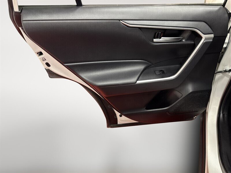 2020 Toyota RAV4 XLE - Photo 14 - Laurel, MD 20724
