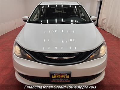 2023 Chrysler Voyager LX   - Photo 3 - Temple Hills, MD 20748