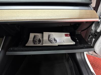 2020 Tesla Model 3 Standard Range Plus   - Photo 32 - Temple Hills, MD 20748
