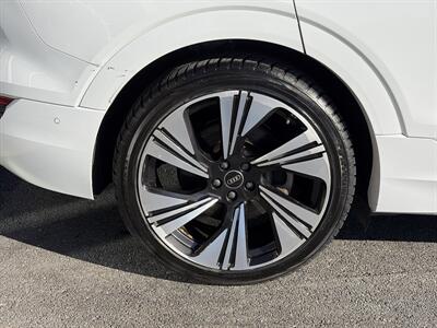 2024 Audi Q8 Sportback e-tron quattro Prestige S line   - Photo 9 - Temple Hills, MD 20748
