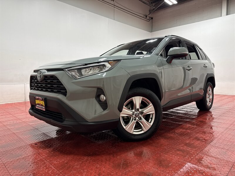 2021 Toyota RAV4 XLE - Photo 2 - Temple Hills, MD 20748