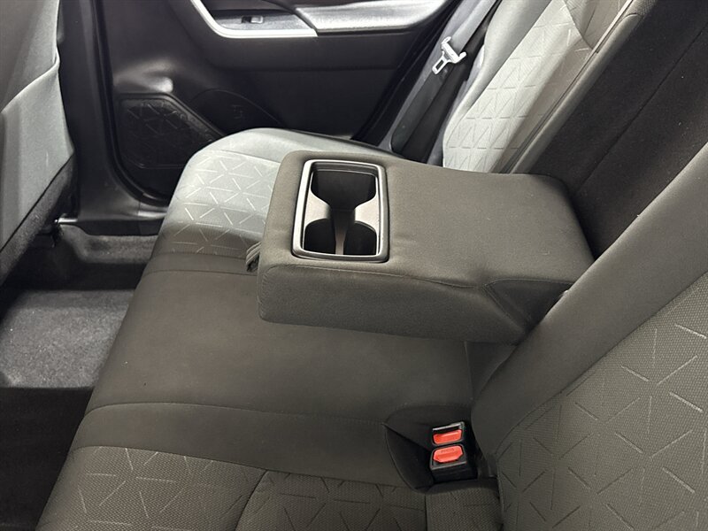 2021 Toyota RAV4 XLE - Photo 19 - Temple Hills, MD 20748