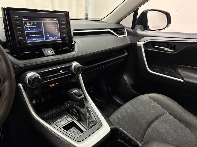 2021 Toyota RAV4 XLE - Photo 30 - Temple Hills, MD 20748