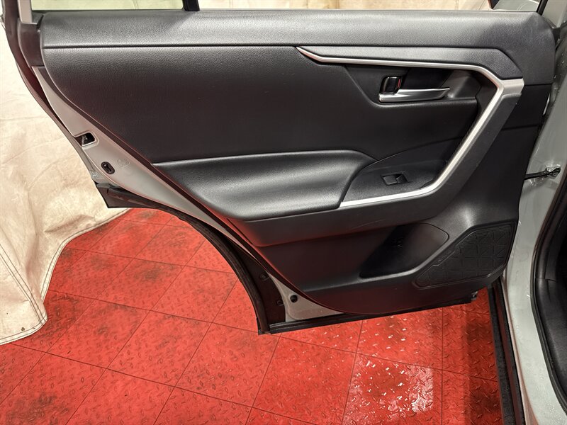 2021 Toyota RAV4 XLE - Photo 15 - Temple Hills, MD 20748
